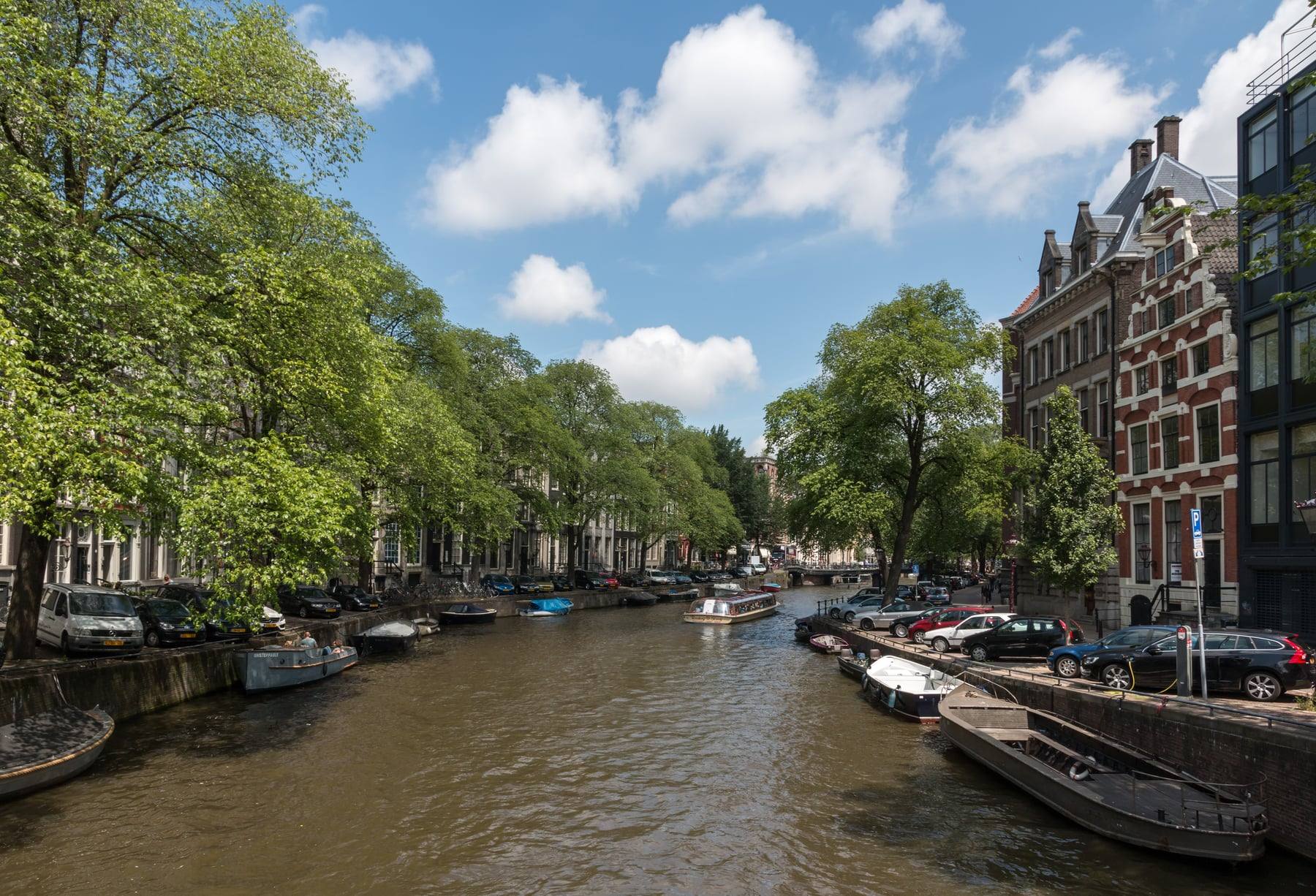 Canal houses and boats along the Herengracht in Amsterdam